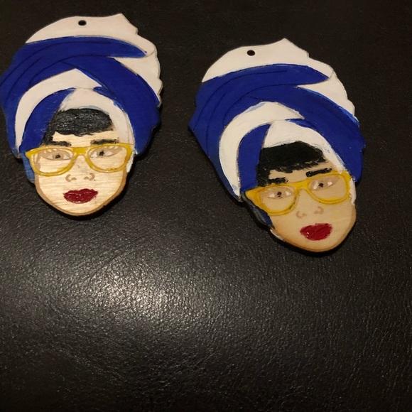 Earrings - Picture 1 of 4